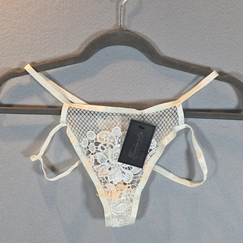 Frederick's of Hollywood Cream Lace Panty Thong Size MEDIUM NWT